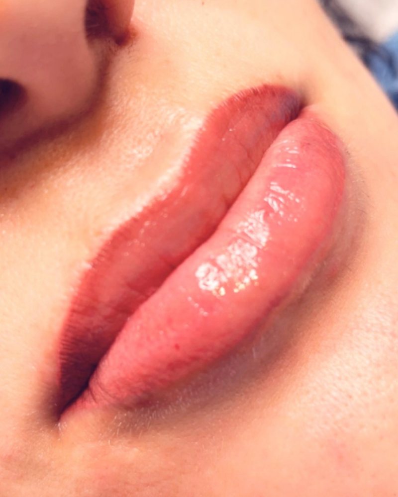 Natural pink permanent lip color
